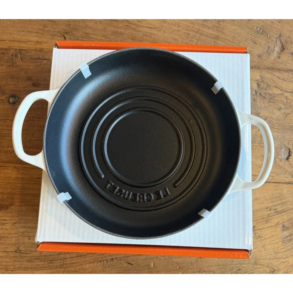 Le Creuset Signature Enameled Cast Iron 1.75 qt 9.5 in Bread Oven Meringue NEW